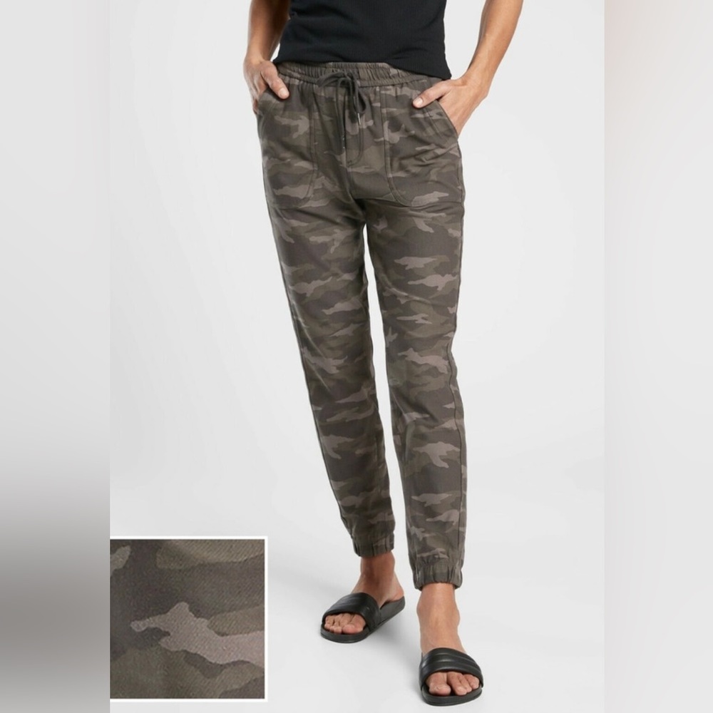 Athleta Camo Farallon Jogger size 6